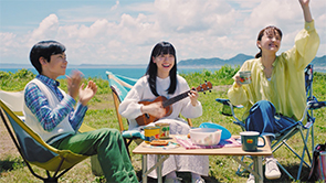 スズキ スペーシア「ザ・かぞく 海辺のウクレレ」